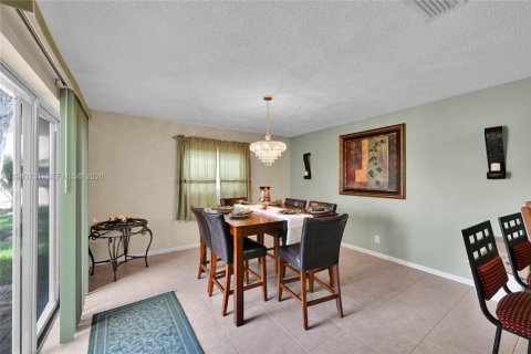 House in West Palm Beach, Florida 3 bedrooms, 155.24 sq.m. № 2056362 - photo 9