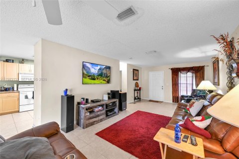 House in West Palm Beach, Florida 3 bedrooms, 155.24 sq.m. № 2056362 - photo 7