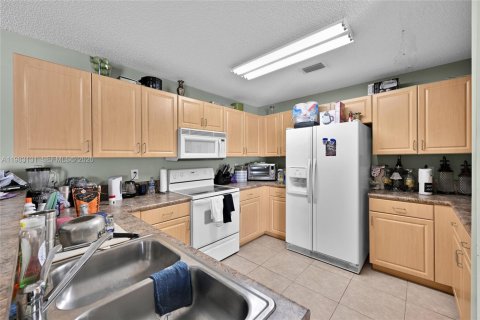 House in West Palm Beach, Florida 3 bedrooms, 155.24 sq.m. № 2056362 - photo 11