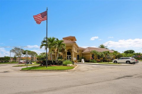 House in West Palm Beach, Florida 3 bedrooms, 155.24 sq.m. № 2056362 - photo 18