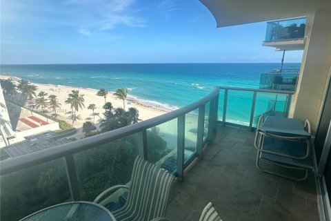 Condo in Hollywood, Florida  № 1694718 - photo 3