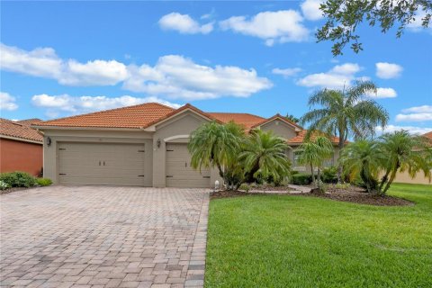 House in Kissimmee, Florida 3 bedrooms, 226.87 sq.m. № 1768032 - photo 3