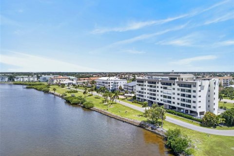 Copropriété à vendre à Punta Gorda, Floride: 2 chambres, 91.79 m2 № 2361598 - photo 30