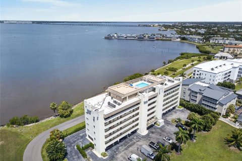Copropriété à vendre à Punta Gorda, Floride: 2 chambres, 91.79 m2 № 2361598 - photo 2