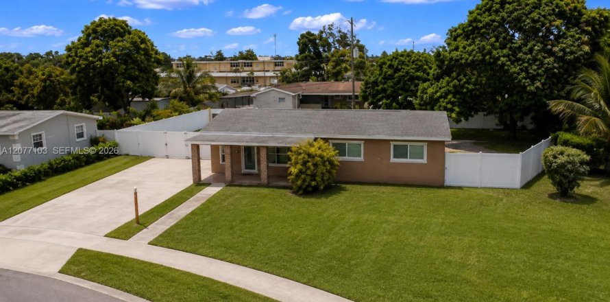 Casa en Miami Gardens, Florida 3 dormitorios, 149.39 m2 № 2319487
