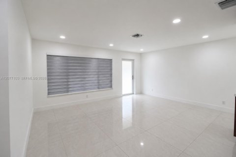 Casa en venta en Miami Gardens, Florida, 3 dormitorios, 149.39 m2 № 2319487 - foto 4
