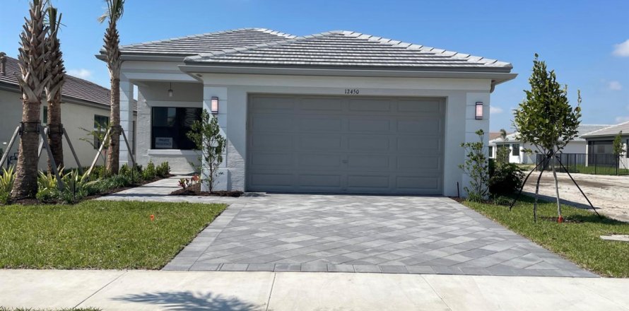 House in Port St. Lucie, Florida 3 bedrooms, 209.4 sq.m. № 2174175