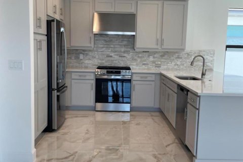 House in Port St. Lucie, Florida 3 bedrooms, 209.4 sq.m. № 2174175 - photo 3
