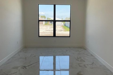 House in Port St. Lucie, Florida 3 bedrooms, 209.4 sq.m. № 2174175 - photo 11