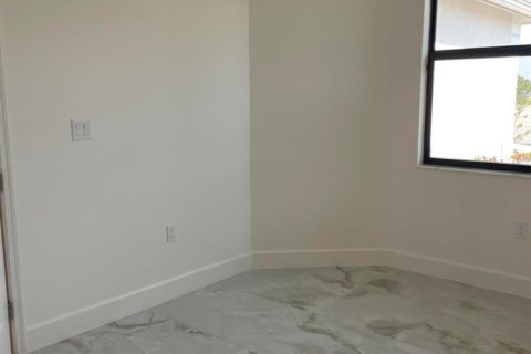 House in Port St. Lucie, Florida 3 bedrooms, 209.4 sq.m. № 2174175 - photo 18