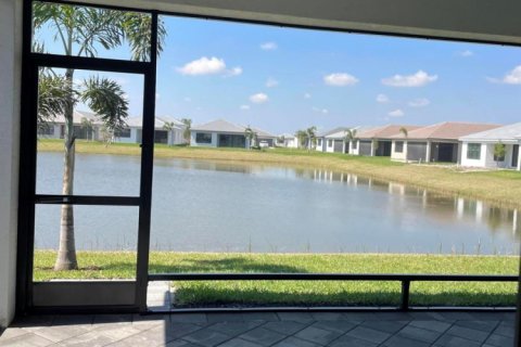 House in Port St. Lucie, Florida 3 bedrooms, 209.4 sq.m. № 2174175 - photo 20