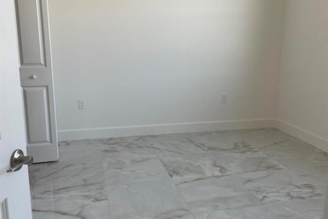 House in Port St. Lucie, Florida 3 bedrooms, 209.4 sq.m. № 2174175 - photo 14