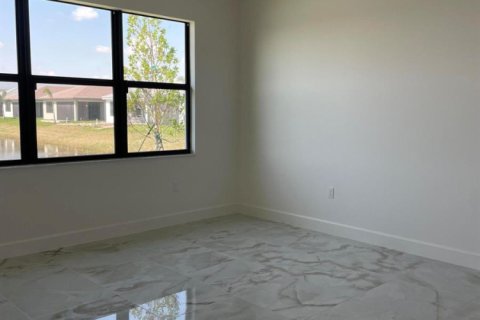 House in Port St. Lucie, Florida 3 bedrooms, 209.4 sq.m. № 2174175 - photo 10