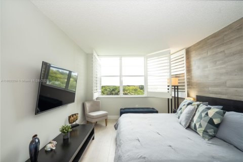 Condominio en venta en Pembroke Pines, Florida, 2 dormitorios, 91.04 m2 № 1688785 - foto 10