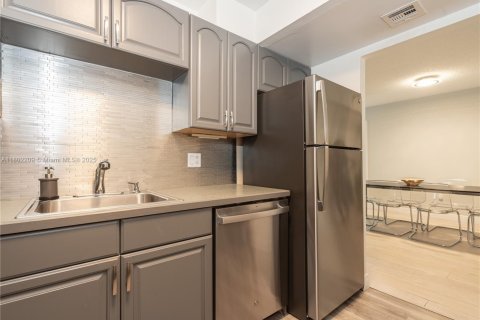 Condominio en venta en Pembroke Pines, Florida, 2 dormitorios, 91.04 m2 № 1688785 - foto 9