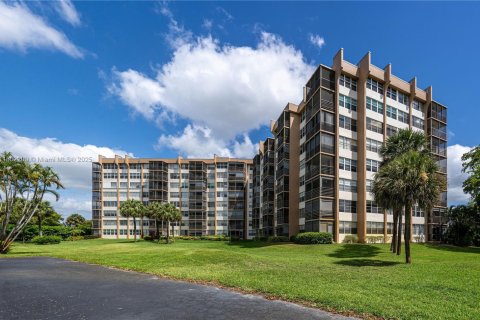 Condominio en venta en Pembroke Pines, Florida, 2 dormitorios, 91.04 m2 № 1688785 - foto 1