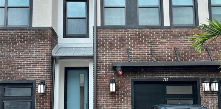 Townhouse in Plantation, Florida 3 bedrooms, 168.71 sq.m. № 1967807