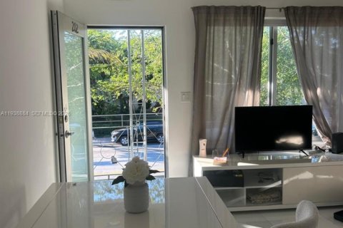 Copropriété à vendre à Miami Beach, Floride: 1 chambre, 38.09 m2 № 2152643 - photo 2