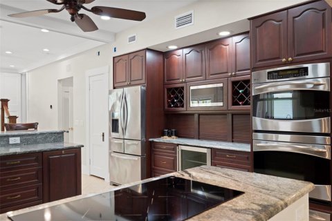 Villa ou maison à vendre à Tampa, Floride: 4 chambres, 245.63 m2 № 2221093 - photo 16