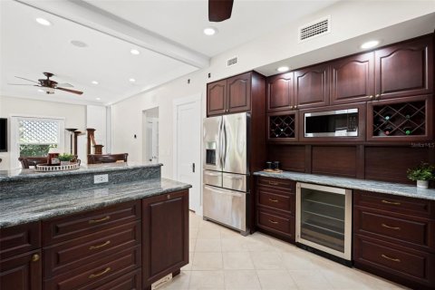 Villa ou maison à vendre à Tampa, Floride: 4 chambres, 245.63 m2 № 2221093 - photo 14