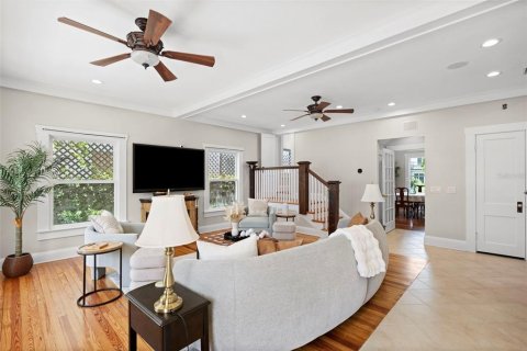 Villa ou maison à vendre à Tampa, Floride: 4 chambres, 245.63 m2 № 2221093 - photo 9