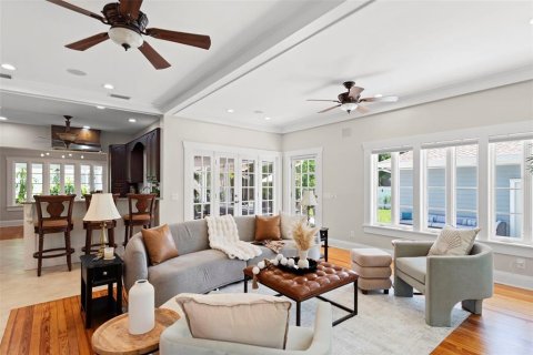 Villa ou maison à vendre à Tampa, Floride: 4 chambres, 245.63 m2 № 2221093 - photo 6
