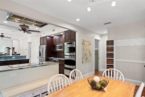 Villa ou maison à vendre à Tampa, Floride: 4 chambres, 245.63 m2 № 2221093 - photo 18