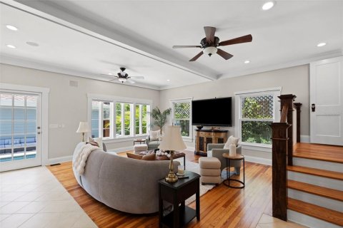 Villa ou maison à vendre à Tampa, Floride: 4 chambres, 245.63 m2 № 2221093 - photo 10