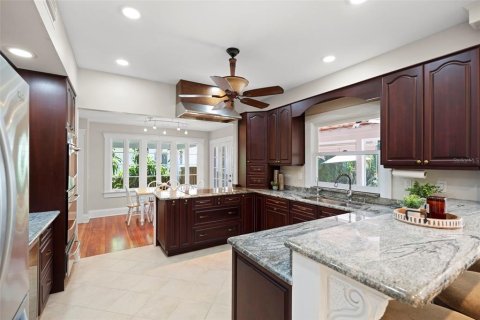 Villa ou maison à vendre à Tampa, Floride: 4 chambres, 245.63 m2 № 2221093 - photo 5