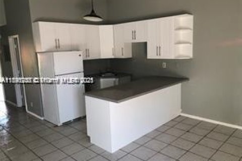 Townhouse in Lauderhill, Florida 2 bedrooms, 78.87 sq.m. № 1994943 - photo 3