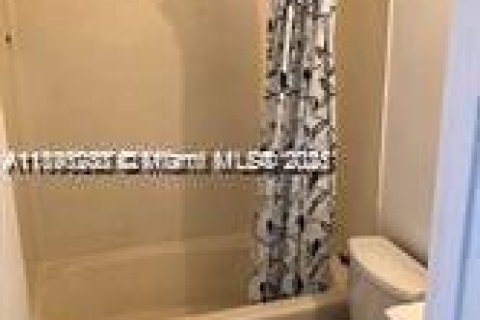 Townhouse in Lauderhill, Florida 2 bedrooms, 78.87 sq.m. № 1994943 - photo 5