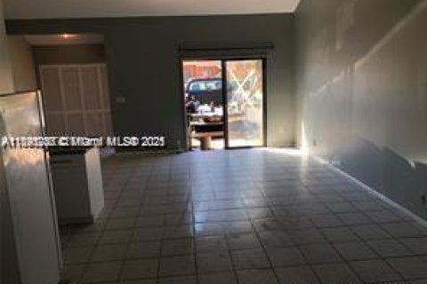 Townhouse in Lauderhill, Florida 2 bedrooms, 78.87 sq.m. № 1994943 - photo 4