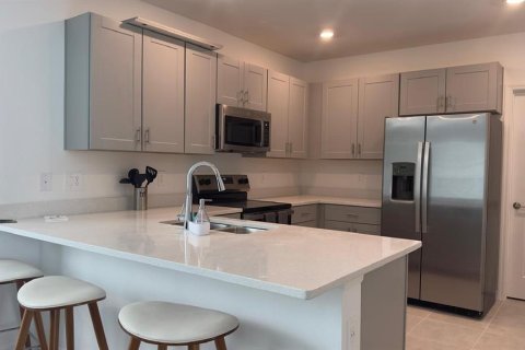 Casa en alquiler en Kissimmee, Florida, 3 dormitorios, 135.17 m2 № 1849389 - foto 23