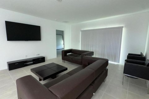 Casa en alquiler en Kissimmee, Florida, 3 dormitorios, 135.17 m2 № 1849389 - foto 12