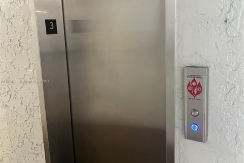 Купить кондоминиум в Санрайз, Флорида 2 спальни, 76.92м2, № 2016397 - фото 18