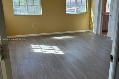 Купить виллу или дом в Хомстед, Флорида 3 спальни, 260.03м2, № 1984801 - фото 8