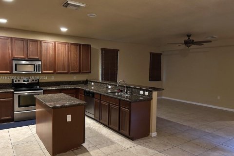 Купить виллу или дом в Хомстед, Флорида 3 спальни, 260.03м2, № 1984801 - фото 4