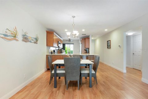 Villa ou maison à vendre à Largo, Floride: 2 chambres, 130.06 m2 № 2207820 - photo 9