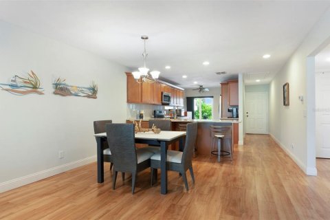 Villa ou maison à vendre à Largo, Floride: 2 chambres, 130.06 m2 № 2207820 - photo 10