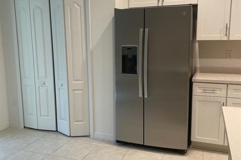 Adosado en alquiler en Parrish, Florida, 3 dormitorios, 202.34 m2 № 992884 - foto 4