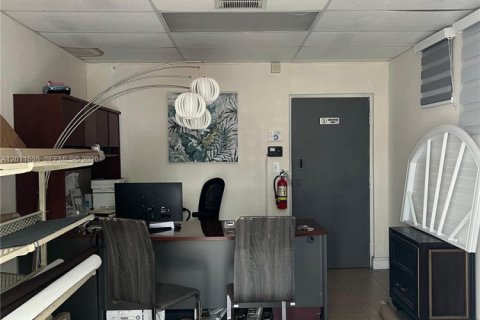 Commercial property in Miami, Florida № 2075290 - photo 8