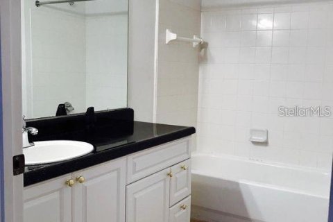 Condo in Tampa, Florida, 2 bedrooms  № 1840643 - photo 8