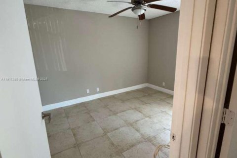 Снять в аренду кондоминиум в Уэст-Палм-Бич, Флорида 2 спальни, 83.98м2, № 1969638 - фото 14