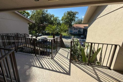 Снять в аренду кондоминиум в Уэст-Палм-Бич, Флорида 2 спальни, 83.98м2, № 1969638 - фото 3