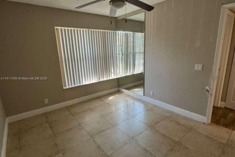 Снять в аренду кондоминиум в Уэст-Палм-Бич, Флорида 2 спальни, 83.98м2, № 1969638 - фото 18