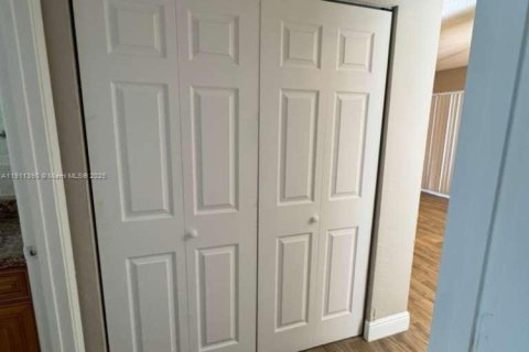 Снять в аренду кондоминиум в Уэст-Палм-Бич, Флорида 2 спальни, 83.98м2, № 1969638 - фото 9