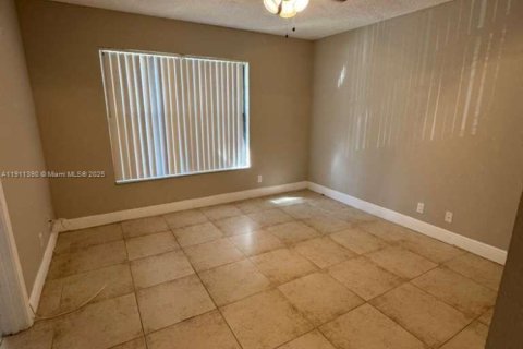 Снять в аренду кондоминиум в Уэст-Палм-Бич, Флорида 2 спальни, 83.98м2, № 1969638 - фото 12