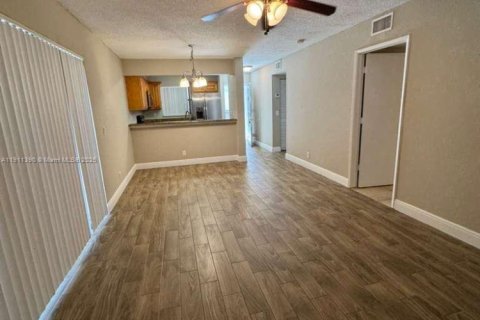 Снять в аренду кондоминиум в Уэст-Палм-Бич, Флорида 2 спальни, 83.98м2, № 1969638 - фото 7