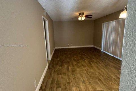 Снять в аренду кондоминиум в Уэст-Палм-Бич, Флорида 2 спальни, 83.98м2, № 1969638 - фото 8