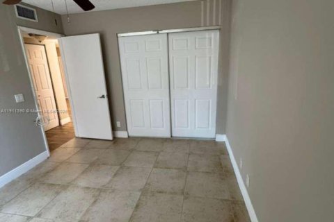 Снять в аренду кондоминиум в Уэст-Палм-Бич, Флорида 2 спальни, 83.98м2, № 1969638 - фото 13